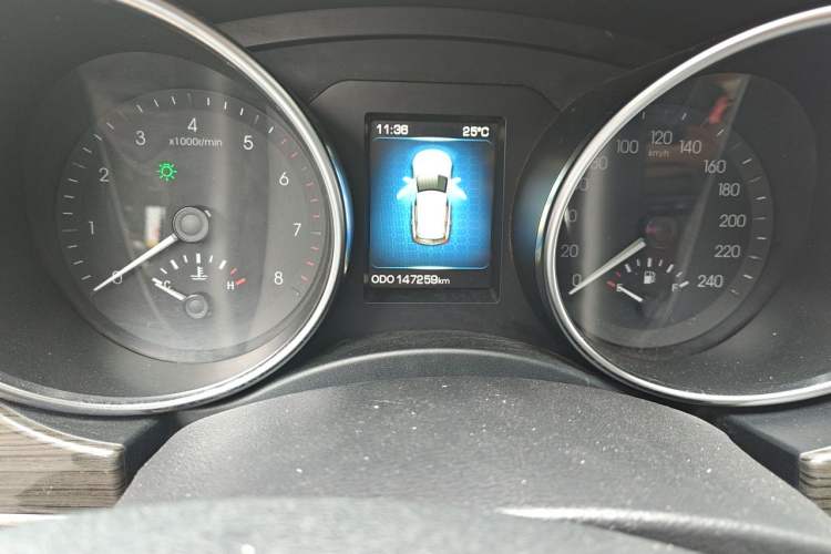 Used Haval H9 2016 2.0T Four-Wheel Drive Luxury 7-Seater Odometer Close Up