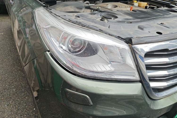 Used Haval H9 2016 2.0T Four-Wheel Drive Luxury 7-Seater Right Front Headlight