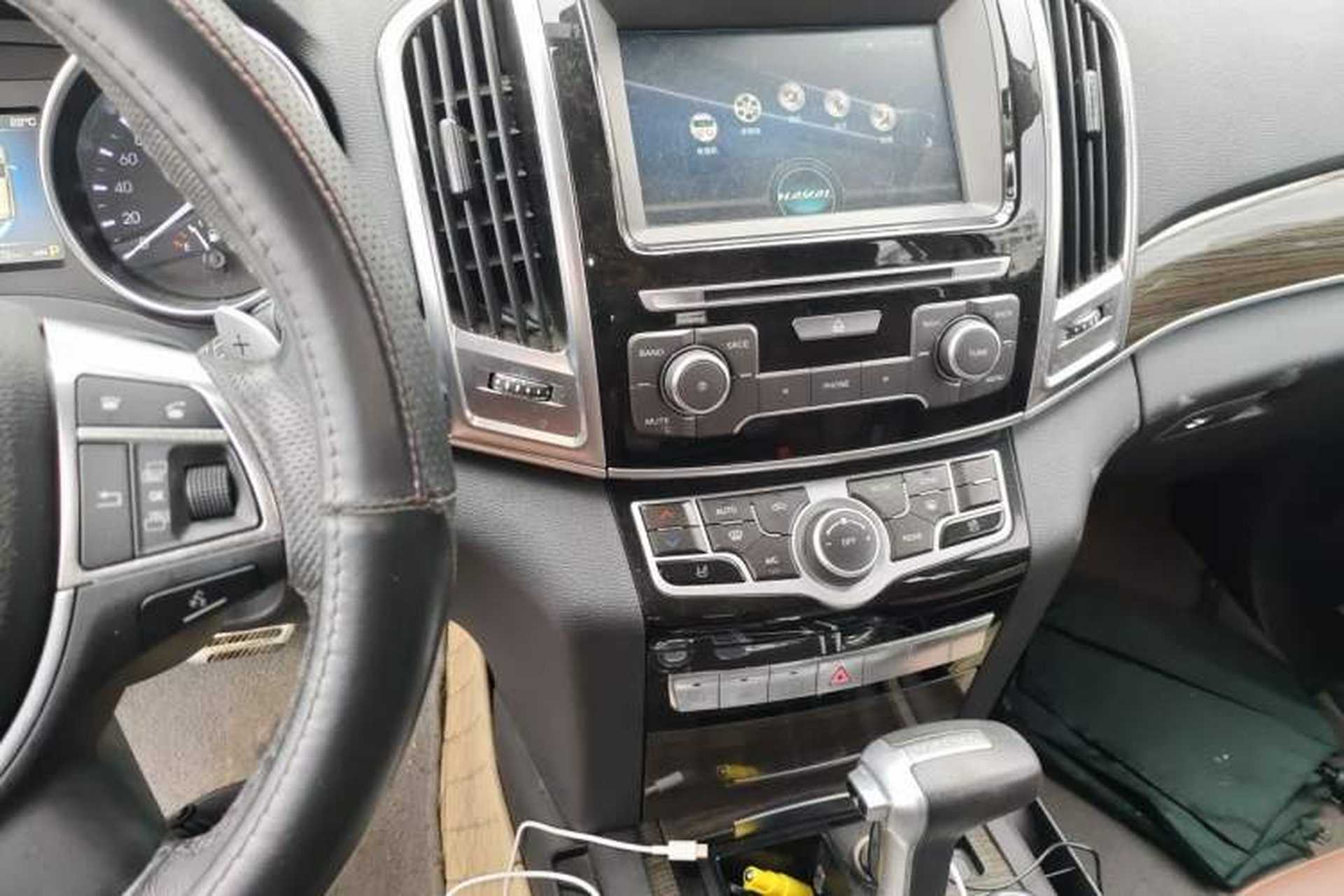 Used Haval H9 2016 2.0T Four-Wheel Drive Luxury Version 5 Seats Audio And AC Panel