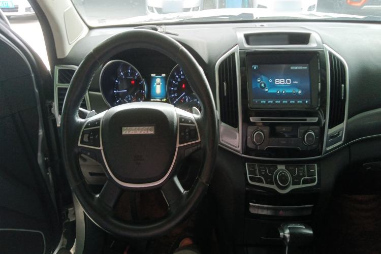 Used Haval H9 2016 2.0T Four-Wheel Drive Luxury 7-Seater Center Console