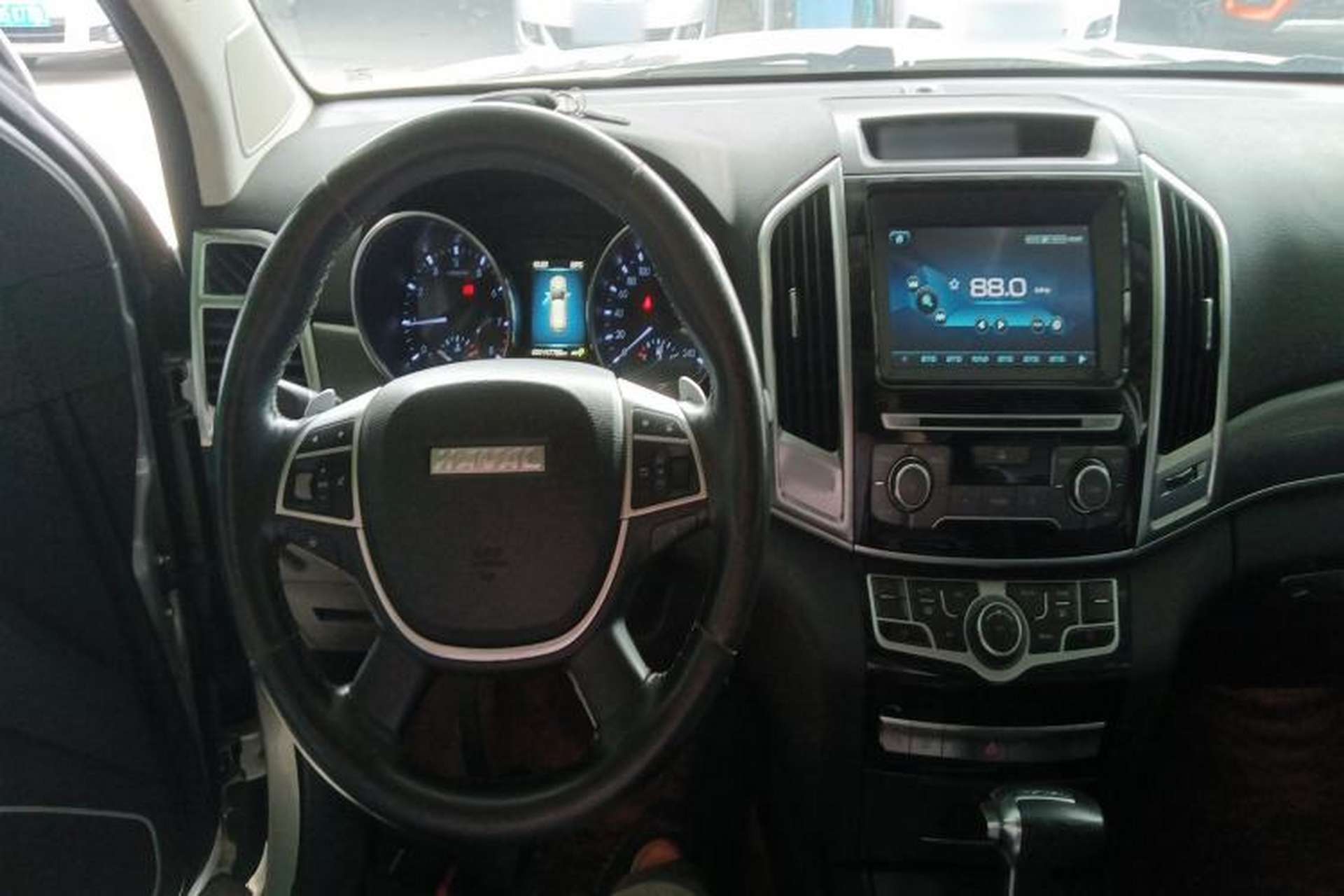 Used Haval H9 2016 2.0T Four-Wheel Drive Luxury 7-Seater Center Console