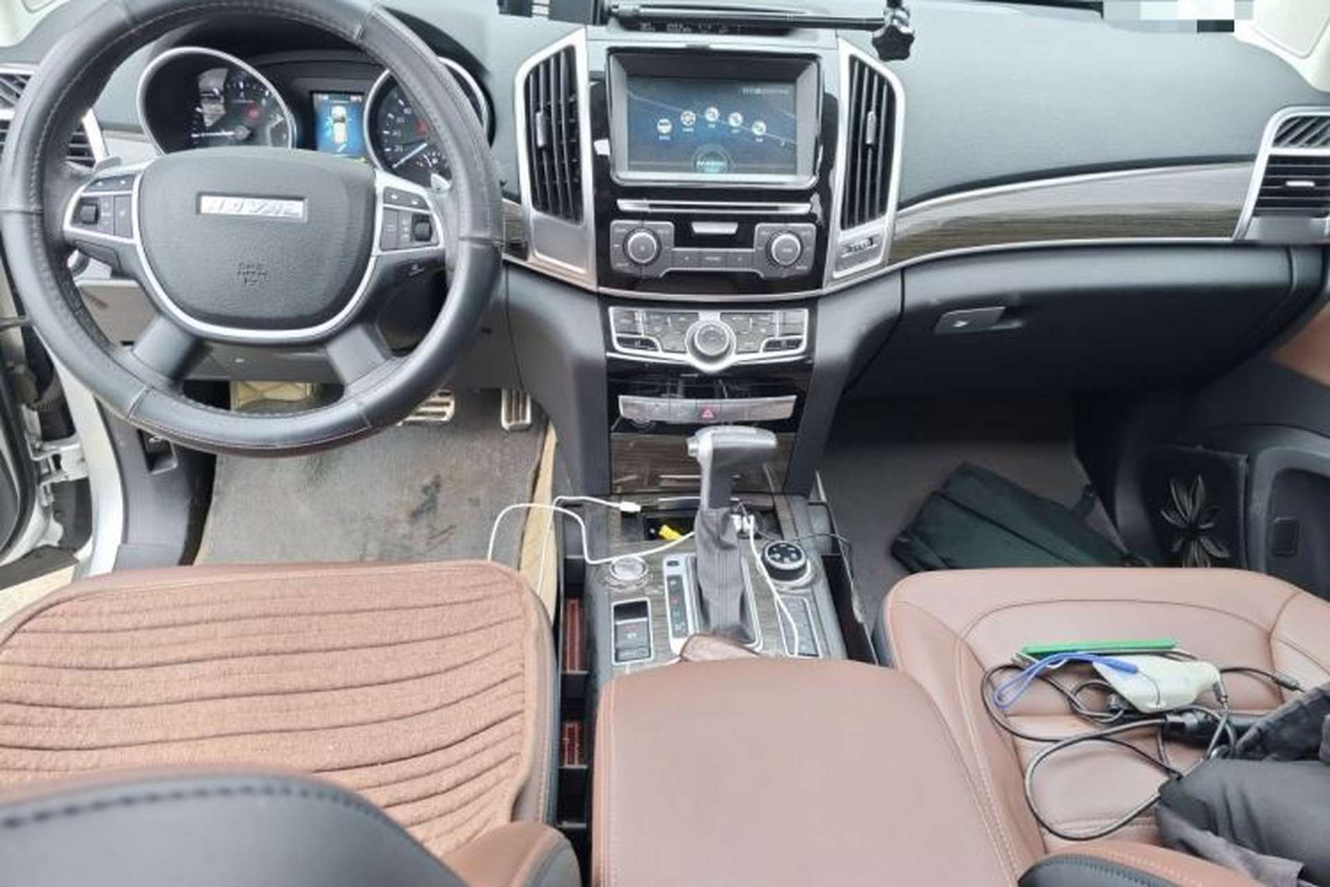 Used Haval H9 2016 2.0T Four-Wheel Drive Luxury Version 5 Seats Center Console