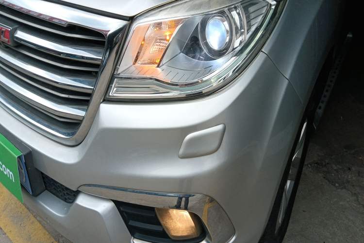 Used Haval H9 2016 2.0T Four-Wheel Drive Luxury 7-Seater Left Front Headlight