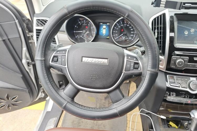 Used Haval H9 2016 2.0T Four-Wheel Drive Luxury Version 5 Seats Steering Wheel