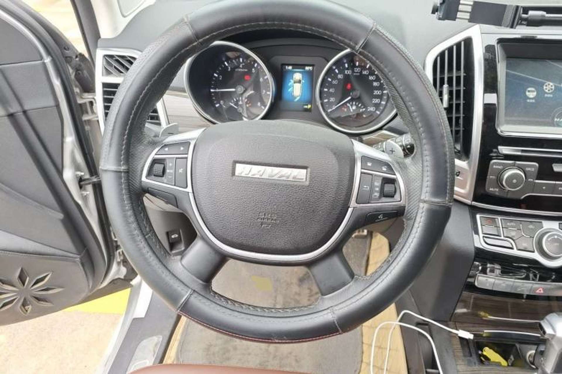 Used Haval H9 2016 2.0T Four-Wheel Drive Luxury Version 5 Seats Steering Wheel