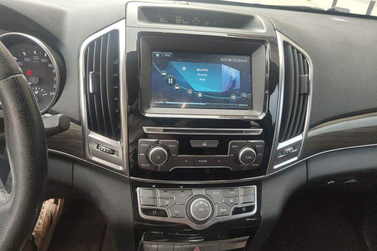 Used Haval H9 2016 2.0T Four-Wheel Drive Luxury 7-Seater Audio And AC Panel