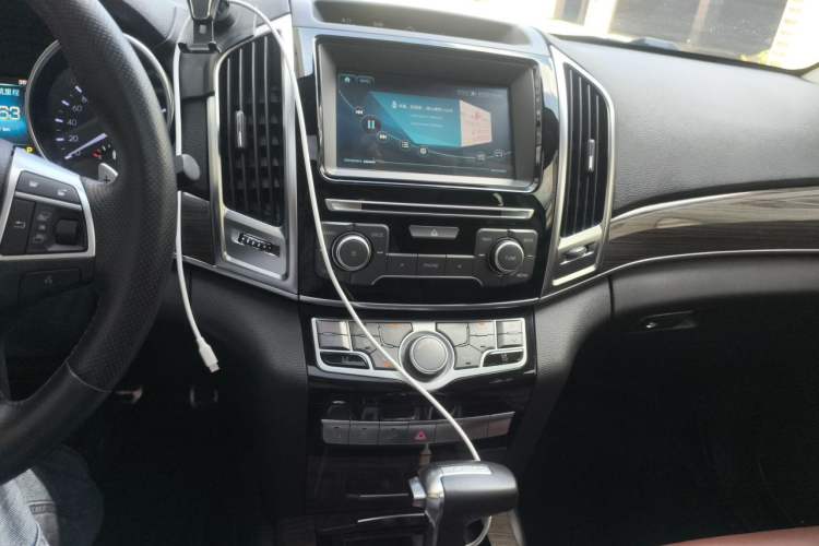 Used Haval H9 2016 2.0T Four-Wheel Drive Luxury Version 5 Seats Audio And AC Panel