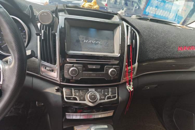 Used Haval H9 2016 2.0T Four-Wheel Drive Luxury 7-Seater Audio And AC Panel