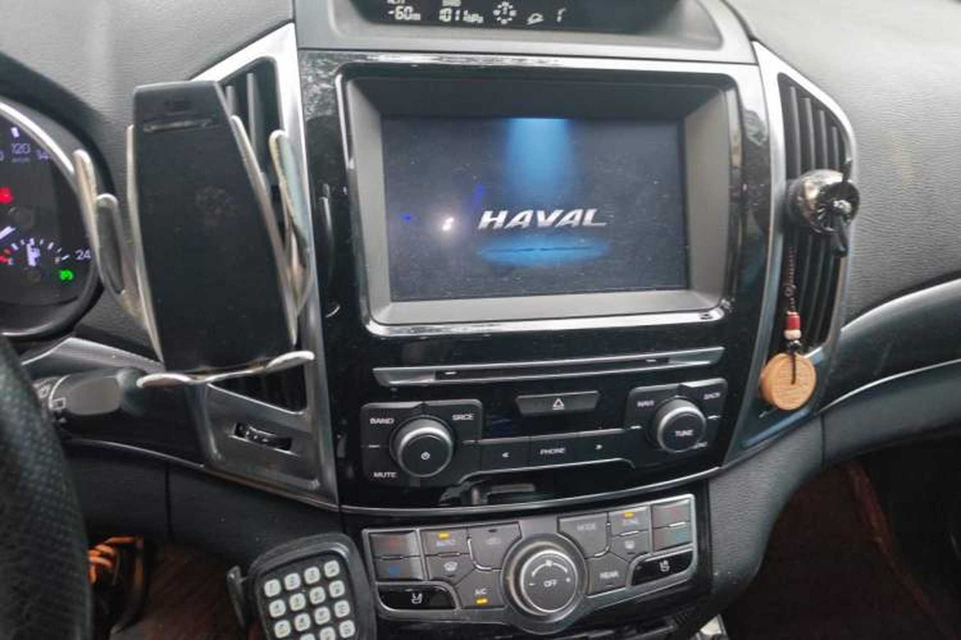 Used Haval H9 2016 2.0T Four-Wheel Drive Luxury 7-Seater Audio And AC Panel