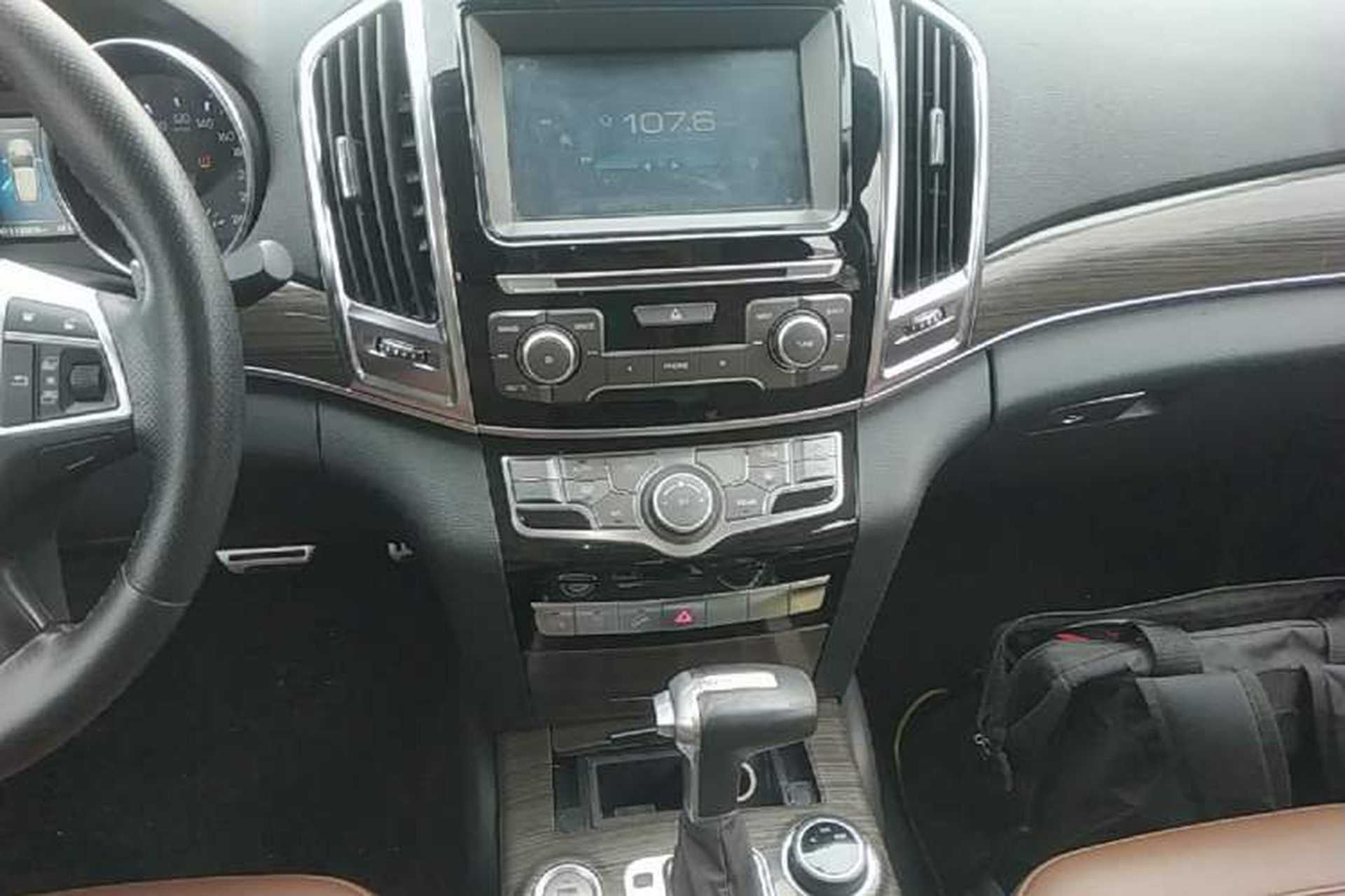 Used Haval H9 2016 2.0T Four-Wheel Drive Elite Version 7 Seats Audio And AC Panel