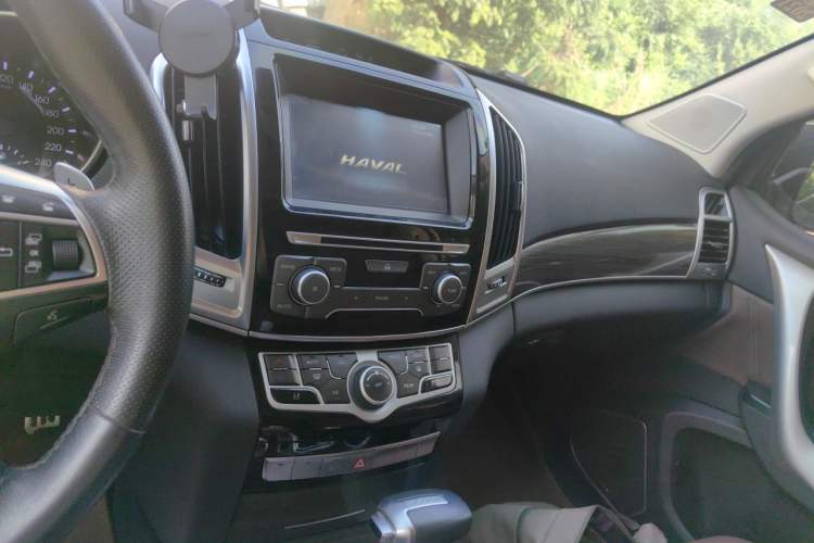 Used Haval H9 2016 2.0T Four-Wheel Drive Luxury 7-Seater Audio And AC Panel