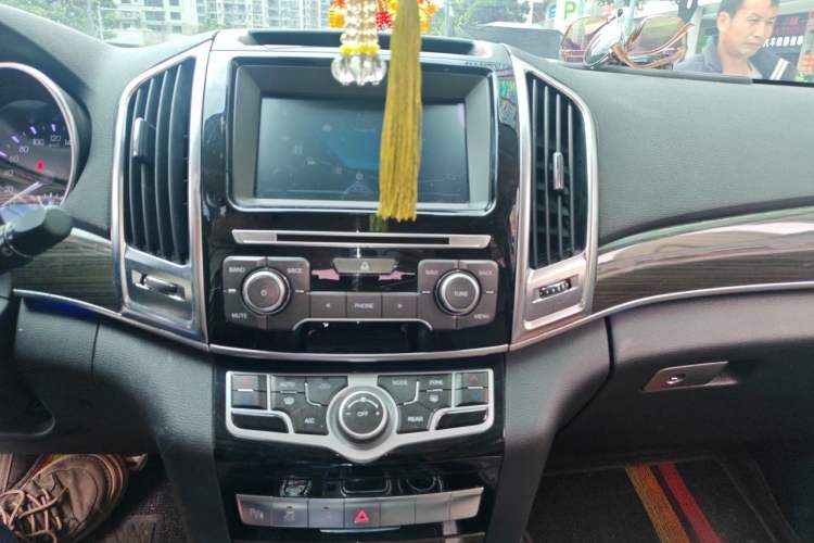 Used Haval H9 2016 2.0T Four-Wheel Drive Elite Version 5 Seats Audio And AC Panel