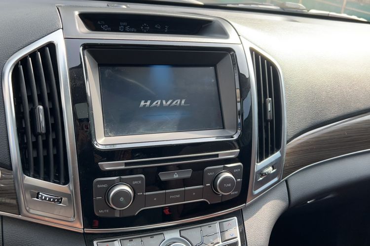Used Haval H9 2016 2.0T Four-Wheel Drive Luxury 7-Seater Audio And AC Panel
