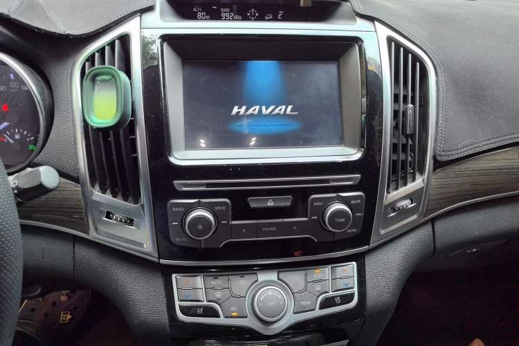 Used Haval H9 2016 2.0T Four-Wheel Drive Luxury 7-Seater Audio And AC Panel