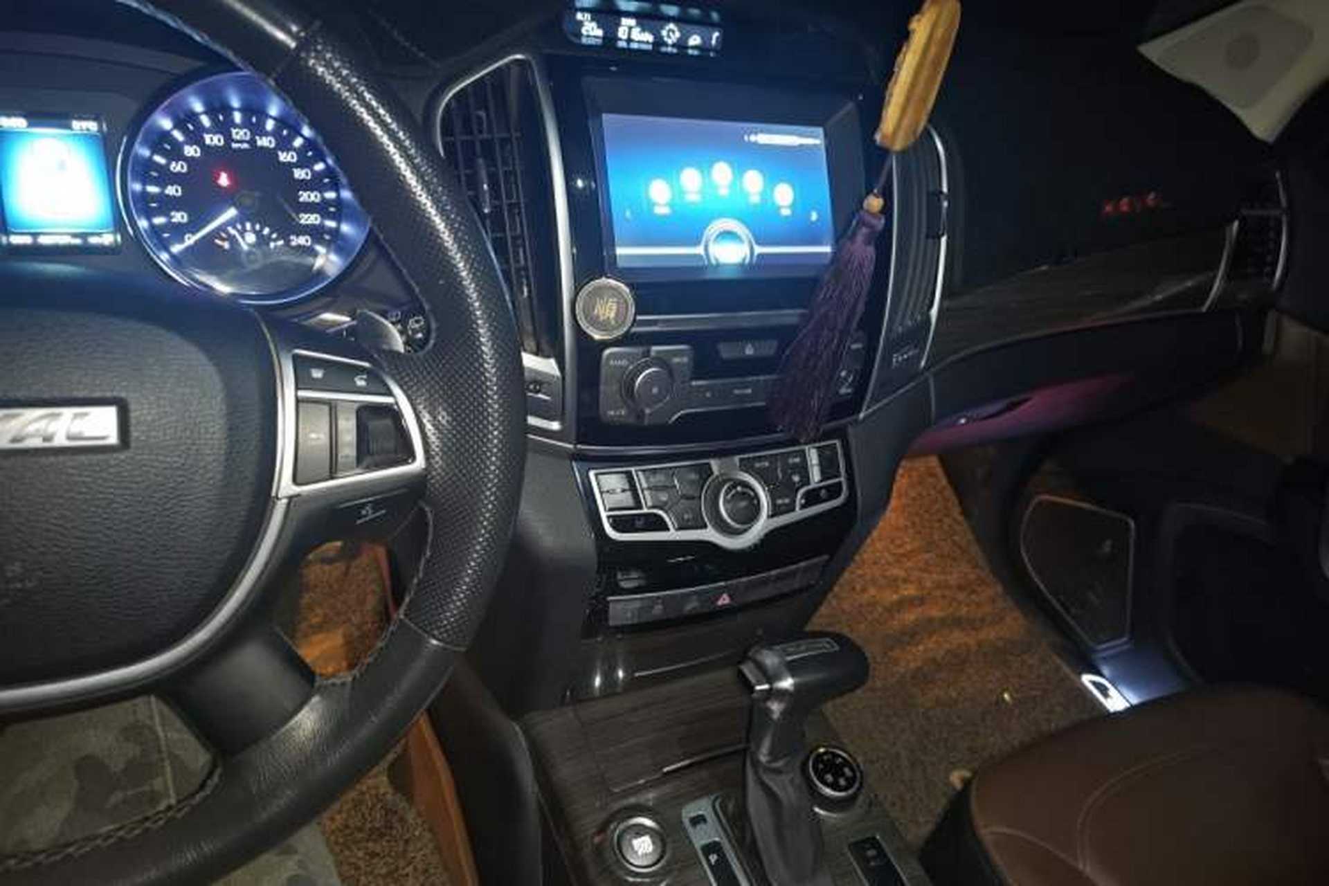 Used Haval H9 2016 2.0T Four-Wheel Drive Luxury 7-Seater Audio And AC Panel