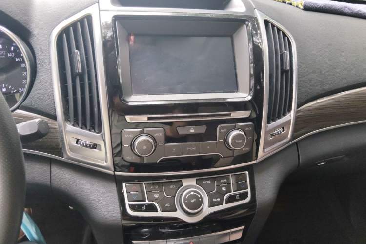 Used Haval H9 2016 2.0T Four-Wheel Drive Luxury Version 5 Seats Audio And AC Panel