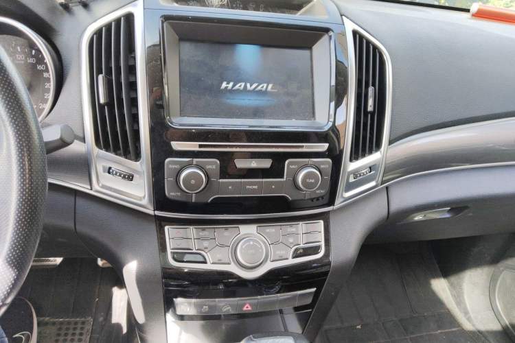 Used Haval H9 2016 2.0T Four-Wheel Drive Elite Version 7 Seats Audio And AC Panel