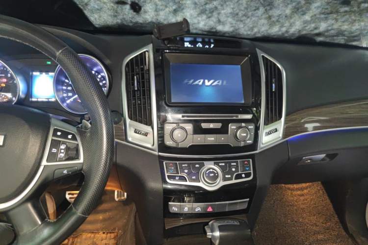Used Haval H9 2016 2.0T Four-Wheel Drive Luxury 7-Seater Audio And AC Panel
