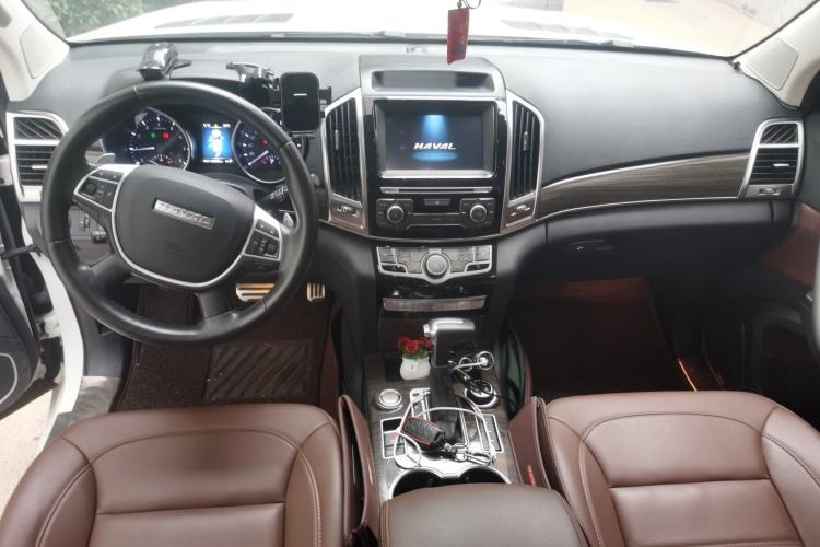 Used Haval H9 2016 2.0T Four-Wheel Drive Luxury 7-Seater Center Console