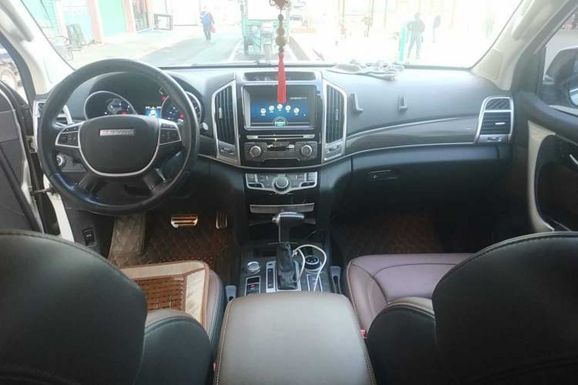 Used Haval H9 2016 2.0T Four-Wheel Drive Luxury 7-Seater Center Console