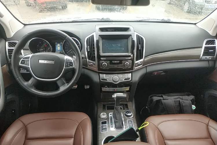 Used Haval H9 2016 2.0T Four-Wheel Drive Elite Version 7 Seats Center Console