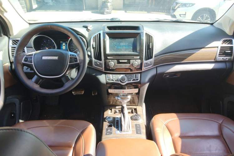 Used Haval H9 2016 2.0T Four-Wheel Drive Luxury 7-Seater Center Console