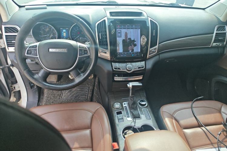 Used Haval H9 2016 2.0T Four-Wheel Drive Luxury 7-Seater Center Console