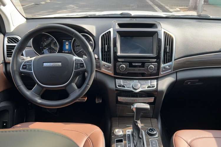 Used Haval H9 2016 2.0T Four-Wheel Drive Luxury 7-Seater Center Console
