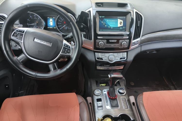 Used Haval H9 2016 2.0T Four-Wheel Drive Luxury 7-Seater Center Console