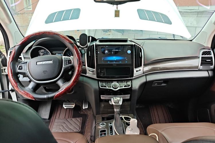 Used Haval H9 2016 2.0T Four-Wheel Drive Luxury 7-Seater Center Console
