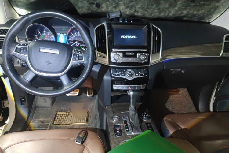Used Haval H9 2016 2.0T Four-Wheel Drive Luxury 7-Seater Center Console
