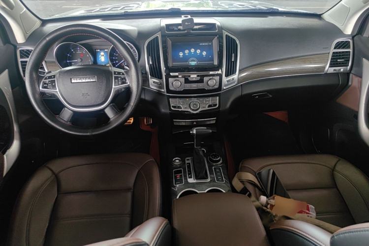 Used Haval H9 2016 2.0T Four-Wheel Drive Luxury Version 5 Seats Center Console