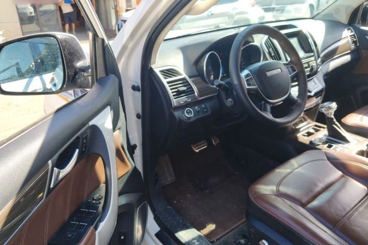 Used Haval H9 2016 2.0T Four-Wheel Drive Luxury 7-Seater Driver Seat