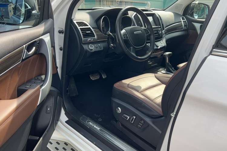 Used Haval H9 2016 2.0T Four-Wheel Drive Luxury 7-Seater Driver Seat