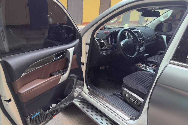 Used Haval H9 2016 2.0T Four-Wheel Drive Luxury 7-Seater Driver Seat