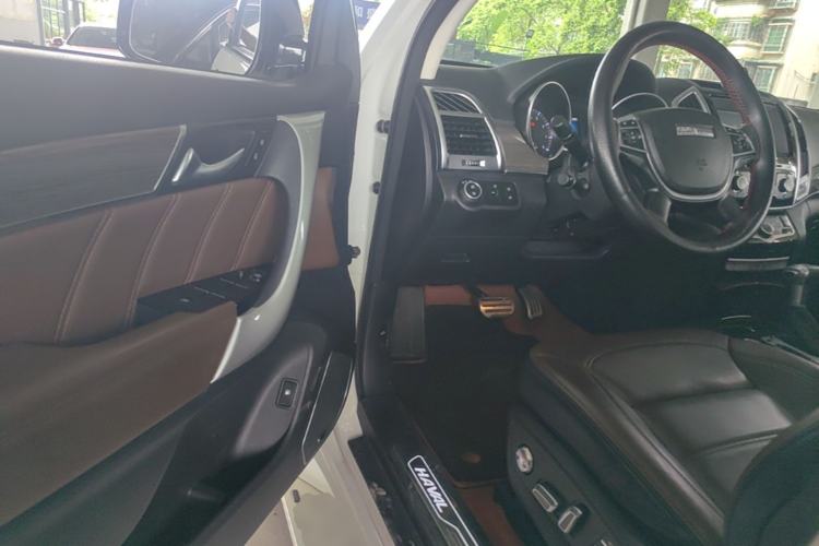 Used Haval H9 2016 2.0T Four-Wheel Drive Luxury Version 5 Seats Driver Seat