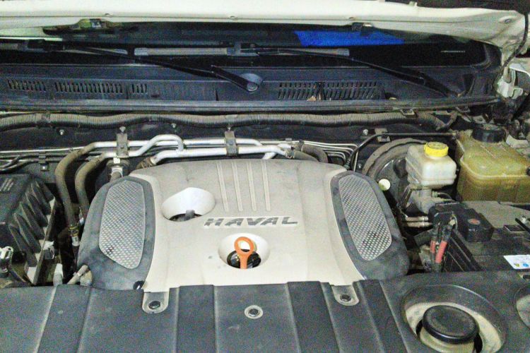 Used Haval H9 2016 2.0T Four-Wheel Drive Luxury Version 5 Seats Engine Bay