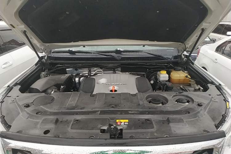 Used Haval H9 2016 2.0T Four-Wheel Drive Elite Version 7 Seats Engine Bay