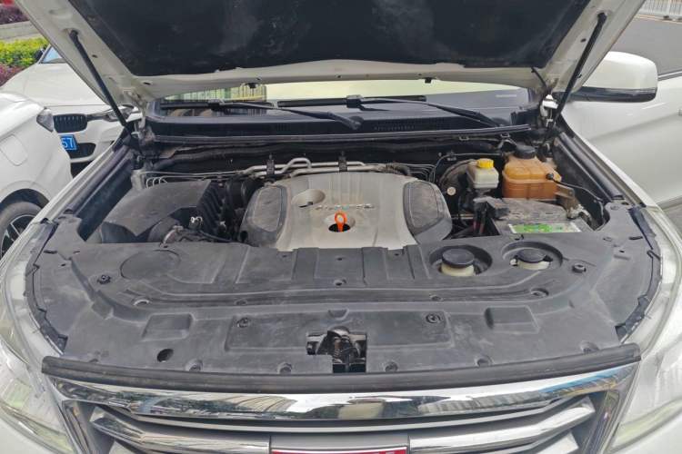 Used Haval H9 2016 2.0T Four-Wheel Drive Elite Version 5 Seats Engine Bay