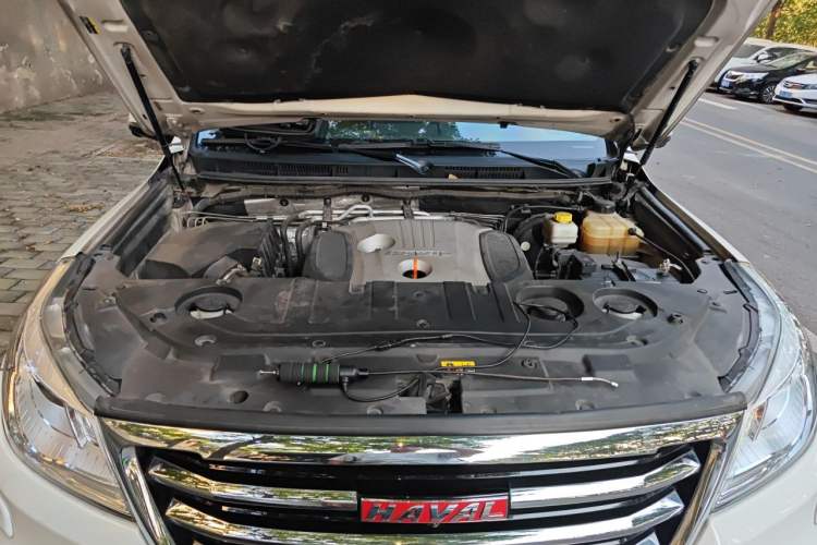 Used Haval H9 2016 2.0T Four-Wheel Drive Luxury 7-Seater Engine Bay