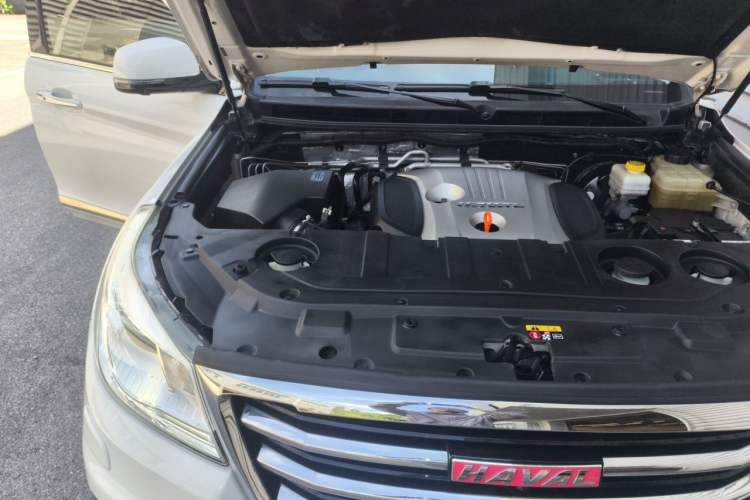 Used Haval H9 2016 2.0T Four-Wheel Drive Luxury Version 5 Seats Engine Bay Right