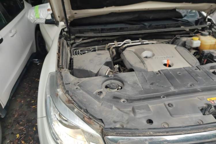Used Haval H9 2016 2.0T Four-Wheel Drive Luxury 7-Seater Engine Bay Right