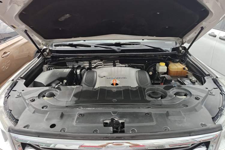 Used Haval H9 2016 2.0T Four-Wheel Drive Luxury 7-Seater Engine Bay