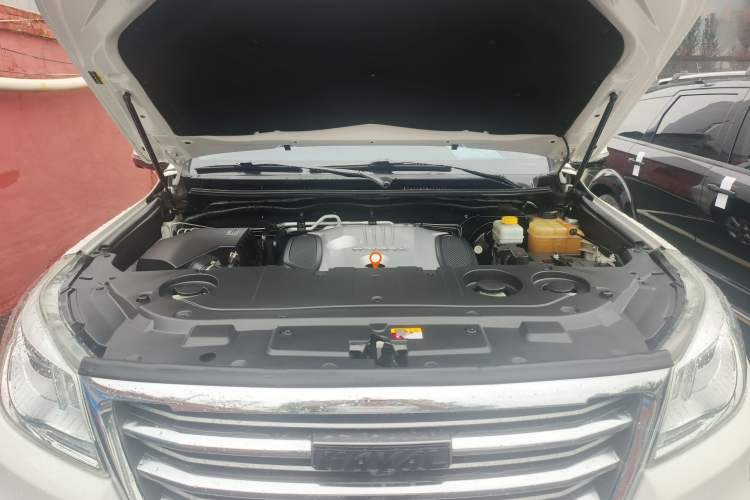 Used Haval H9 2016 2.0T Four-Wheel Drive Luxury Version 5 Seats Engine Bay