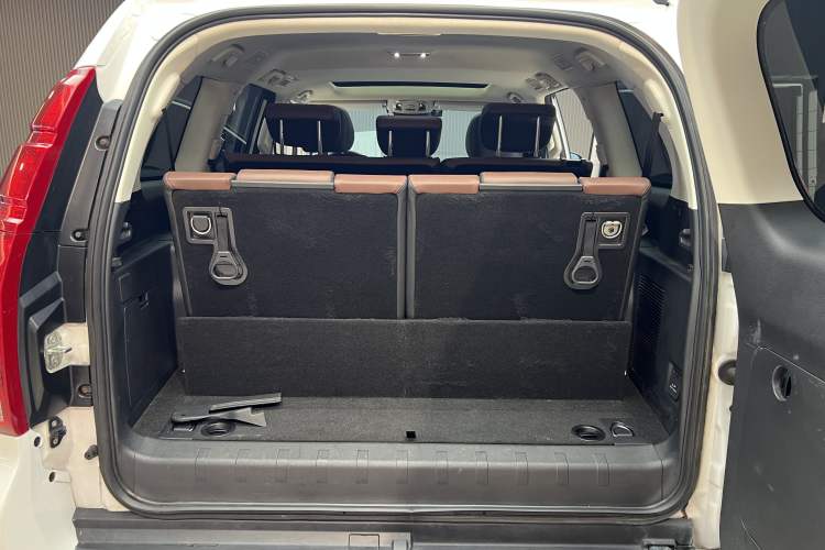 Used Haval H9 2016 2.0T Four-Wheel Drive Luxury 7-Seater Exterior 5