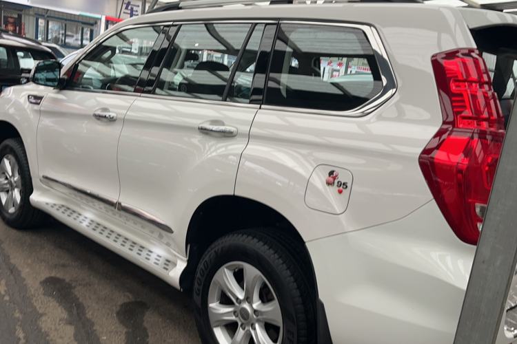 Used Haval H9 2016 2.0T Four-Wheel Drive Luxury 7-Seater Exterior 5