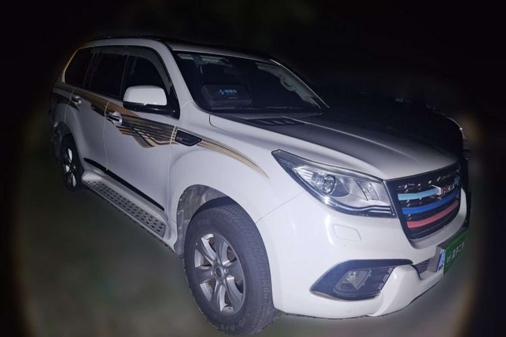 Used Haval H9 2016 2.0T Four-Wheel Drive Luxury 7-Seater Front Right 45 Deg
