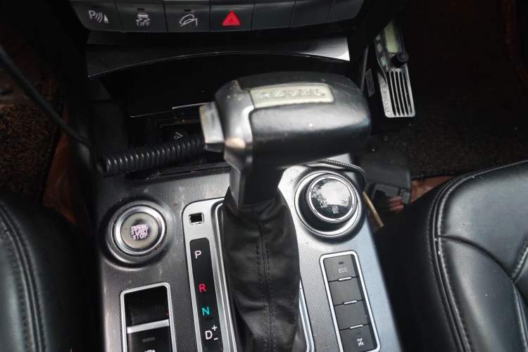 Used Haval H9 2016 2.0T Four-Wheel Drive Luxury 7-Seater Gear Lever