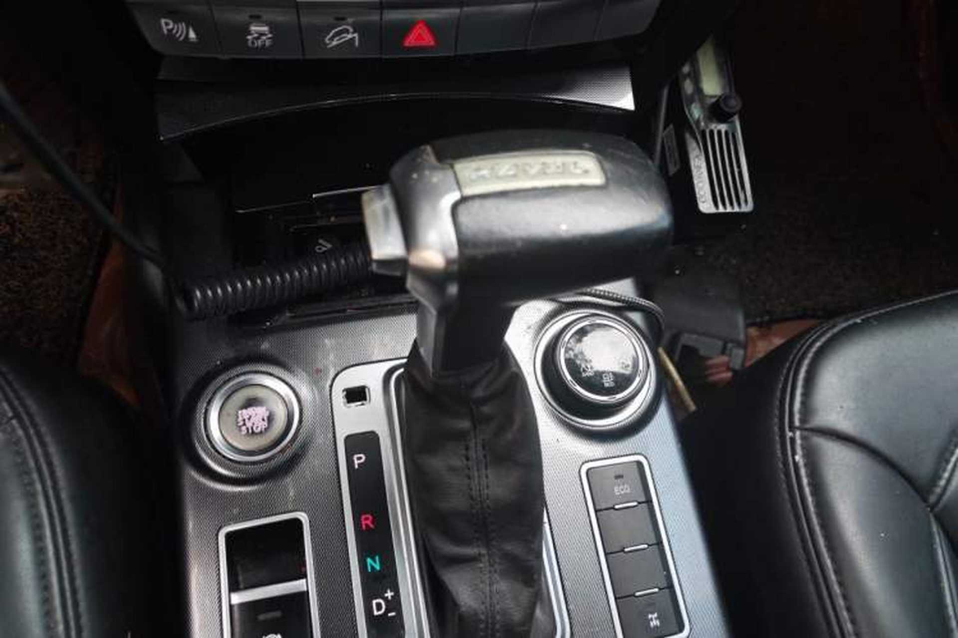 Used Haval H9 2016 2.0T Four-Wheel Drive Luxury 7-Seater Gear Lever