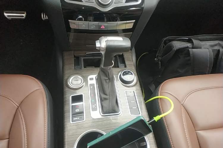 Used Haval H9 2016 2.0T Four-Wheel Drive Elite Version 7 Seats Gear Lever